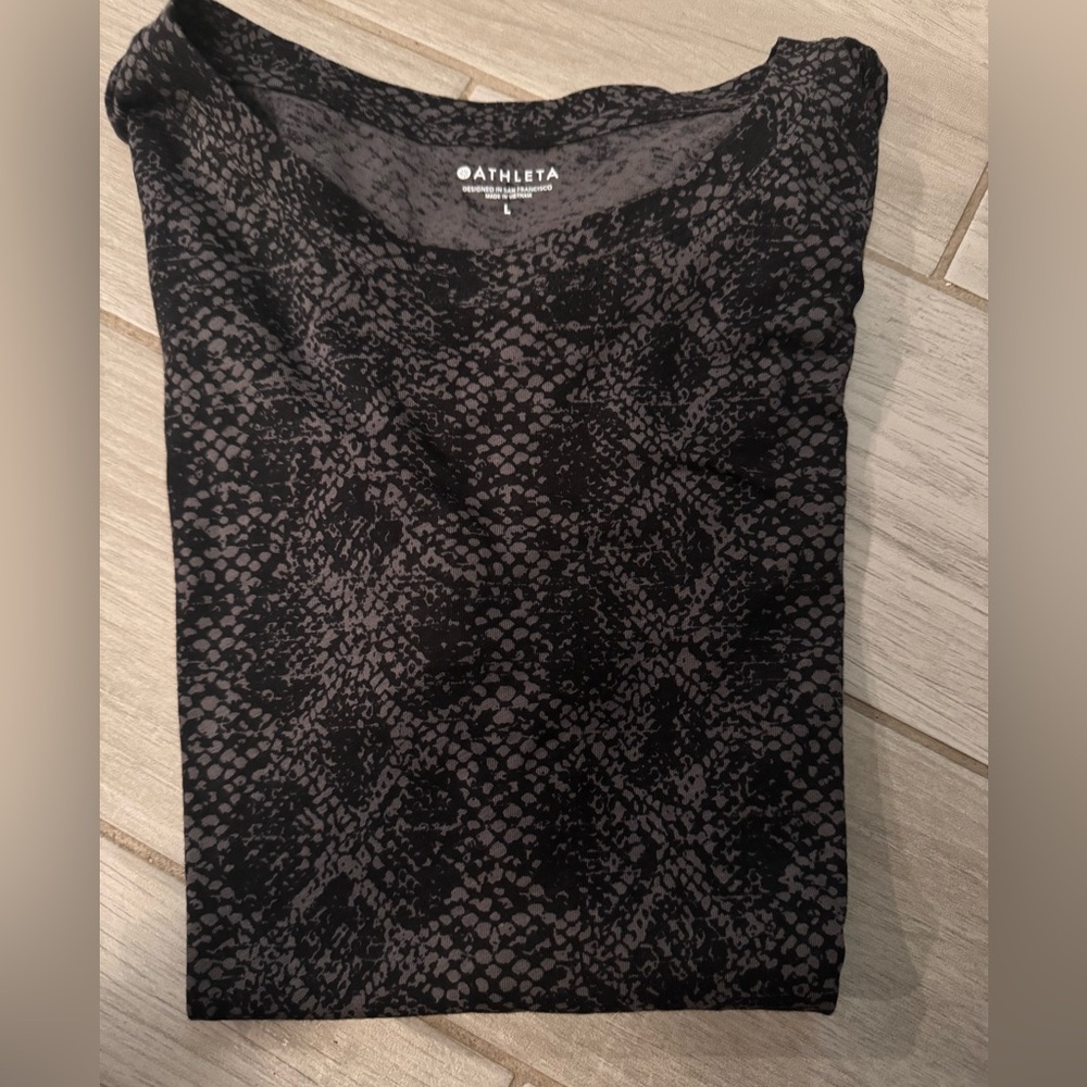 Athleta T shirt